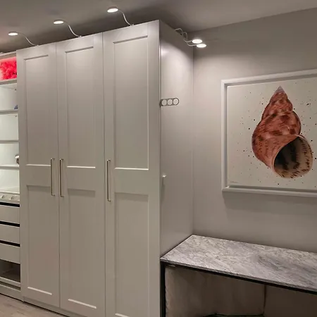 Art Apartment *
